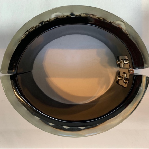 CHANEL Brasserie cuff bracelet - Picture 6 of 6